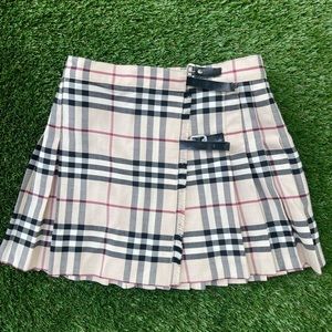 Burberry pleated skirt. Size 6